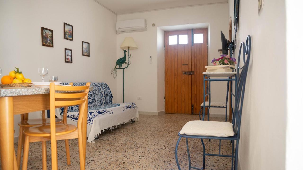Appartamenti Melograno E Fico Loculi Exteriör bild