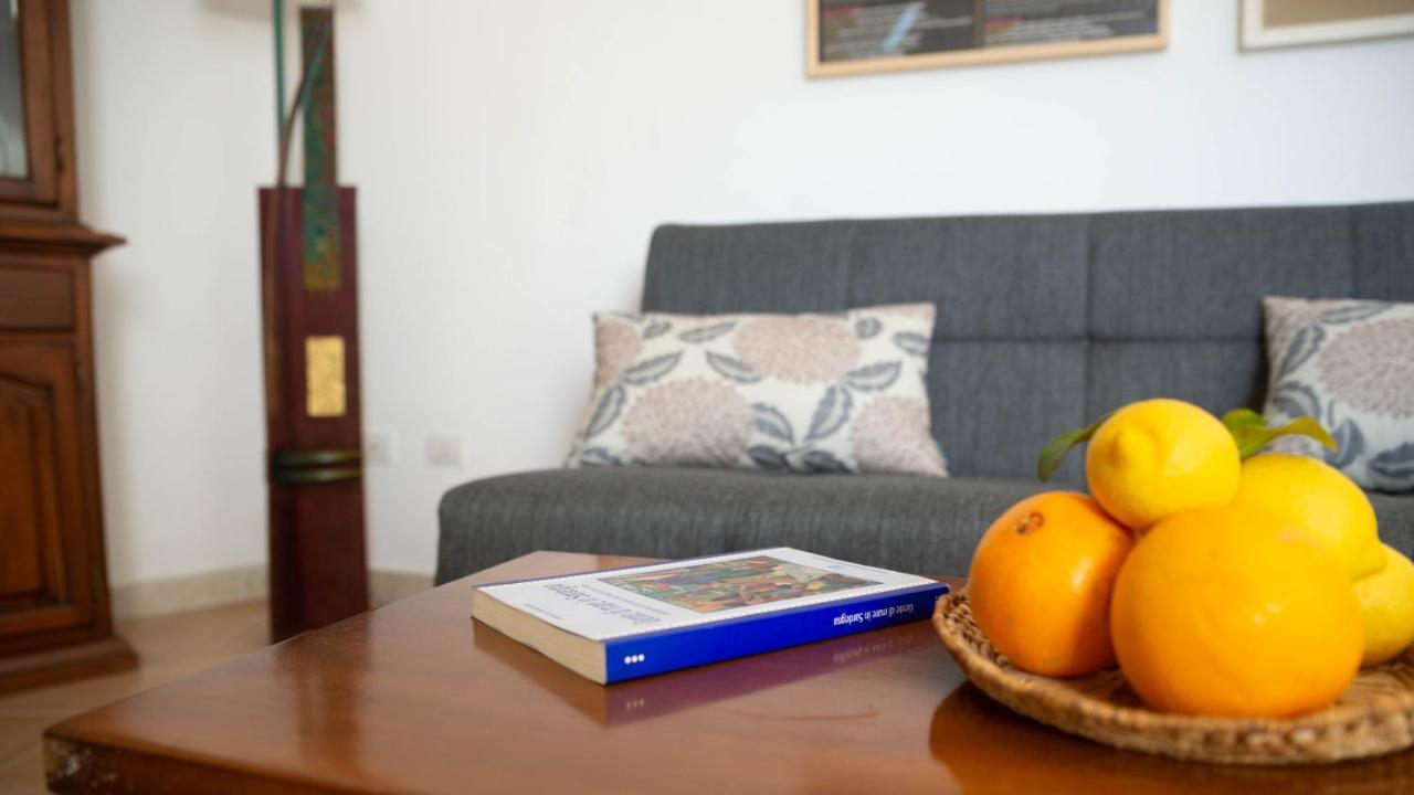Appartamenti Melograno E Fico Loculi Exteriör bild